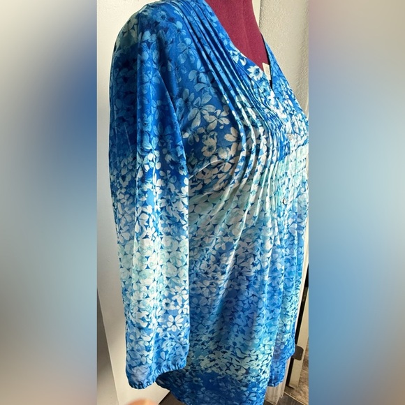 Blue Patterned Women's Top - Picture 3 of 6